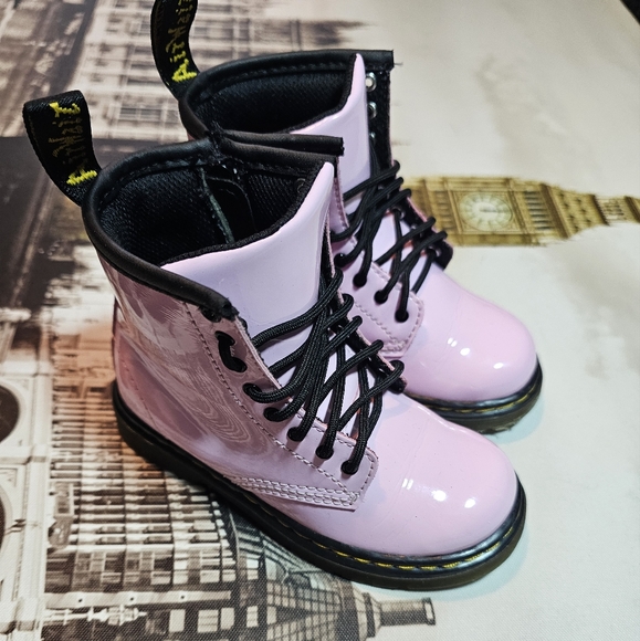 DR Martens 1460 patent leather lace Up Girls Boots color light pink size 9 - Picture 1 of 9
